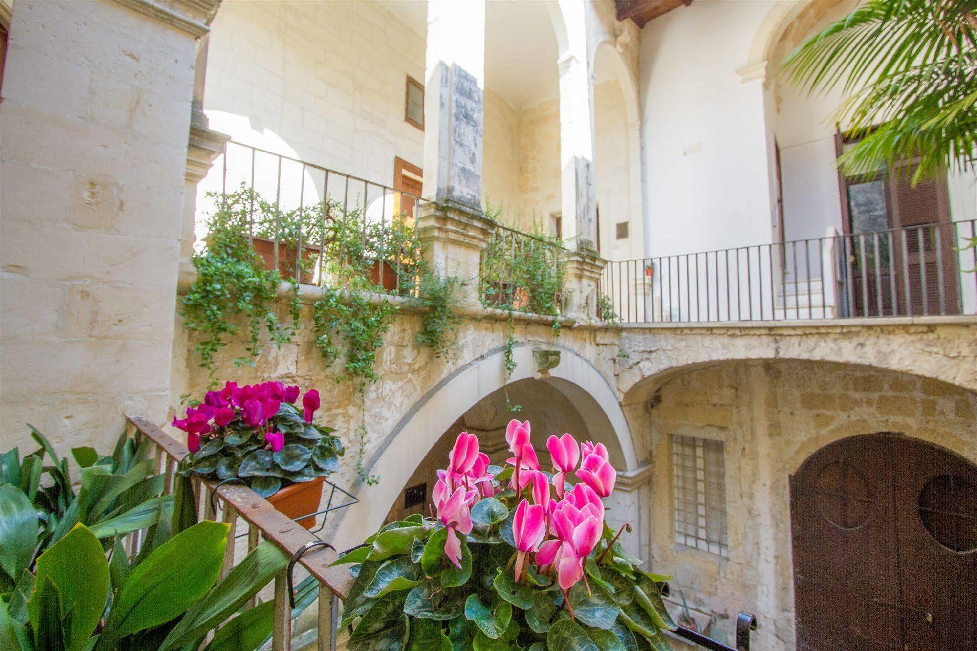 לצ'ה B&B Casa Li Santi מראה חיצוני תמונה